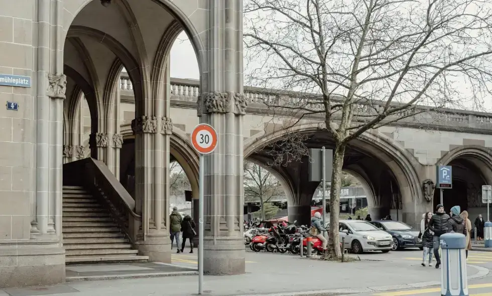 Schweizer Verkehrssystem und Online-Kauf der Vignette