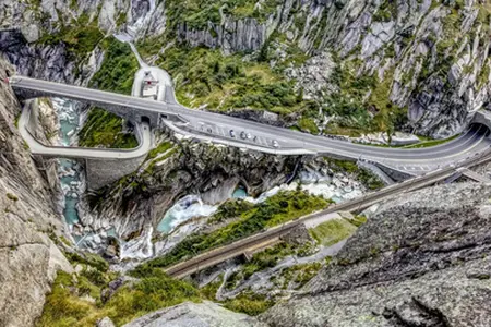 Das System der Autobahnen in der Schweiz und die Vignette 2025