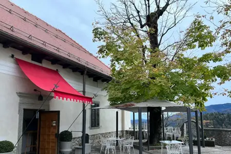 Аўтамабільныя падарожжы па Славеніі: цікавосткі ўздоўж аўтамагістраляў з вiнэткай