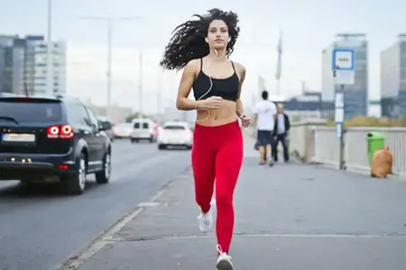 Neue Autobahn in Rumänien: Erste Details bekannt geworden. Sie wird in jeder Richtung drei Spuren haben, ausschließlich aus lokal produziertem Beton gebaut werden und die lang ersehnte Verbindung für die Rumänen schaffen.