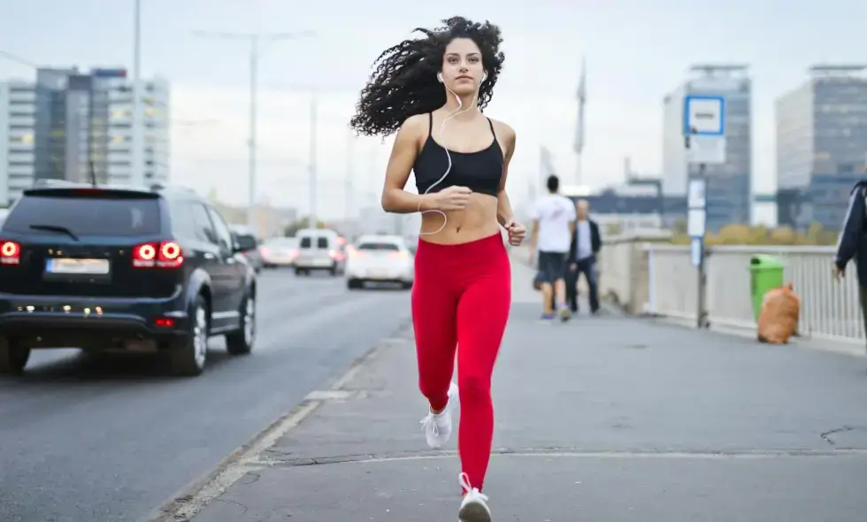 Neue Autobahn in Rumänien: Erste Details bekannt geworden. Sie wird in jeder Richtung drei Spuren haben, ausschließlich aus lokal produziertem Beton gebaut werden und die lang ersehnte Verbindung für die Rumänen schaffen.