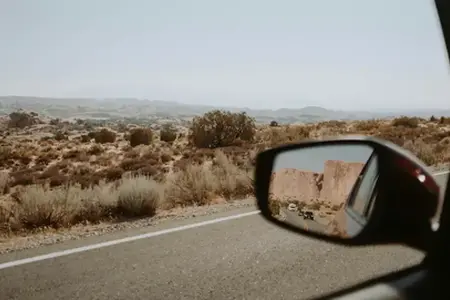 Otoyol üzerinde güneş panelli çatı sistemleri: Küresel karbon azaltımına giden yol