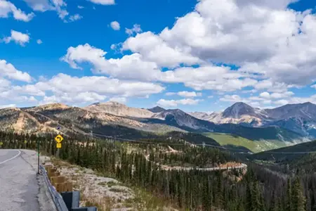 Entro il 2025 potranno essere completati 283 chilometri di autostrade e strade a scorrimento veloce, ma neanche un chilometro verrà costruito nella contea di Brașov!