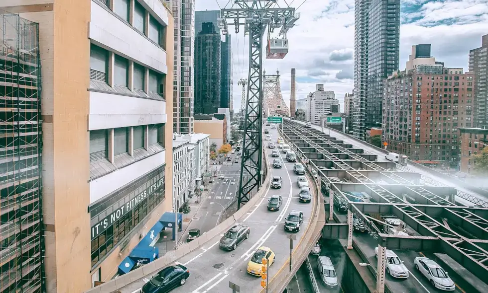 Wstrząsający widok zalanej austriackiej autostrady A2: dokumentacja wideo.
