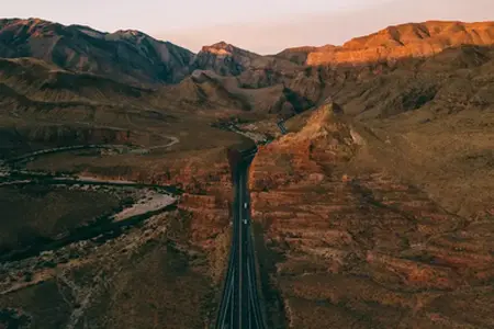 L'autostrada M4 tra Törökszentmiklós e Kisújszállás è in costruzione continua e a un ritmo costante.